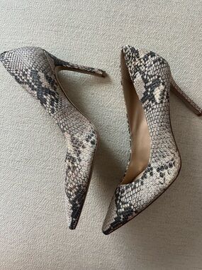 Sam Edelman Pointed Toe Snakeskin-Pattern Stiletto Pumps size 9.5